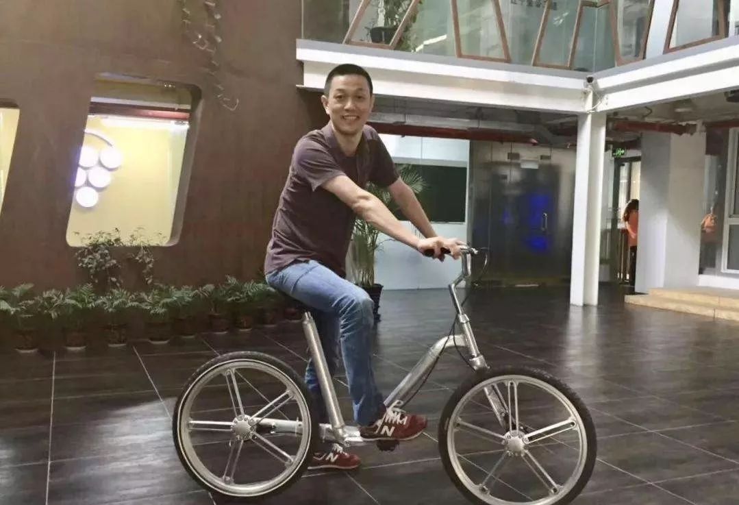 蔚来李斌发内部信：优化资源削减成本 将减少约10%岗位