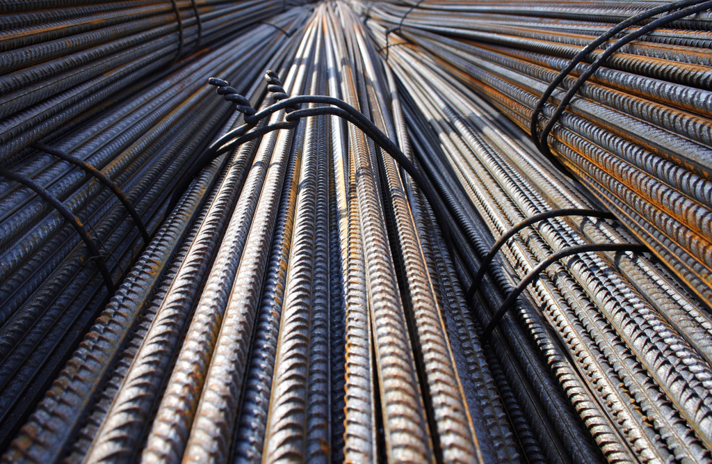 螺纹钢期货8月7日主力小幅下跌0.96% 收报3304.0元