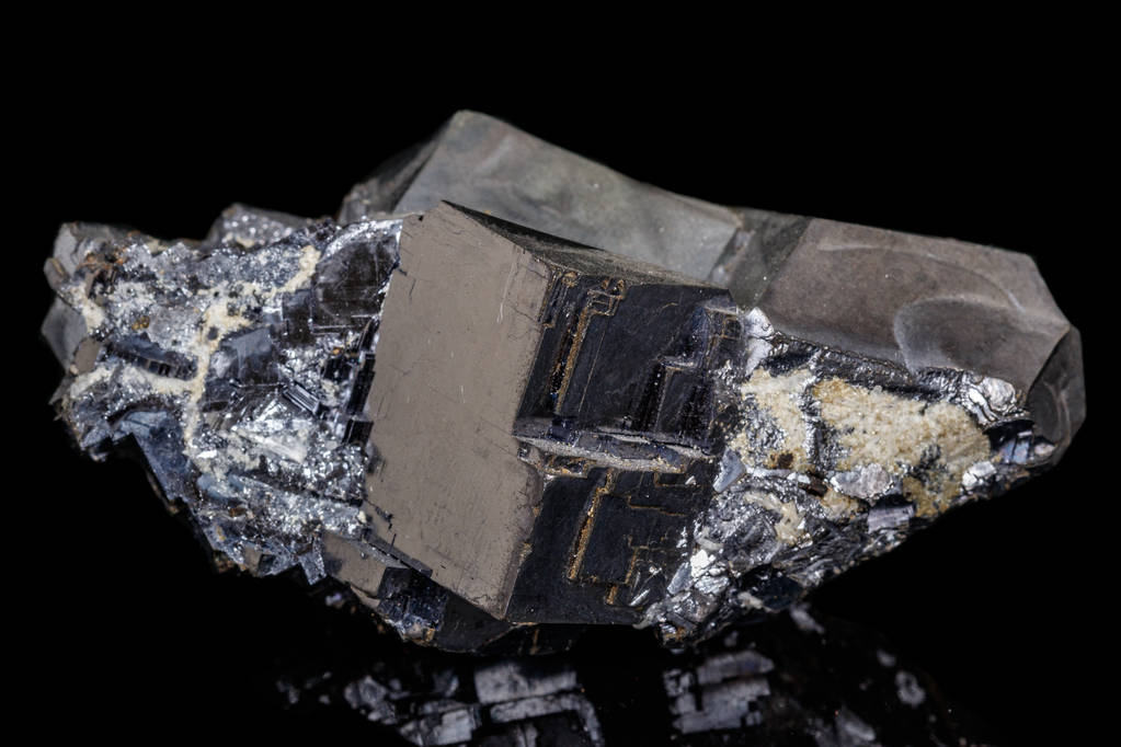 (2024年10月10日)今日沪铅期货和伦铅最新价格查询