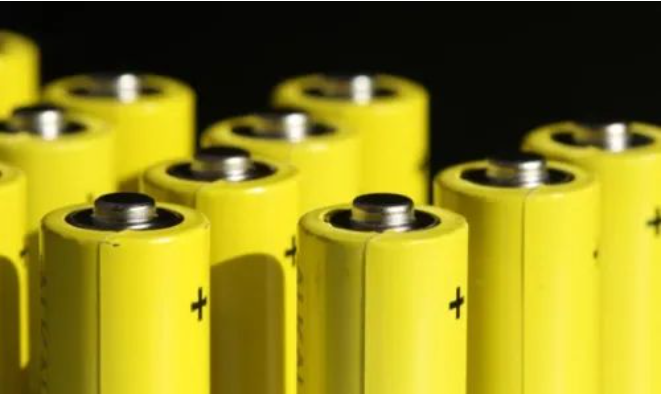 碳酸锂期货10月17日主力大幅下跌5.12% 收报68600.0元