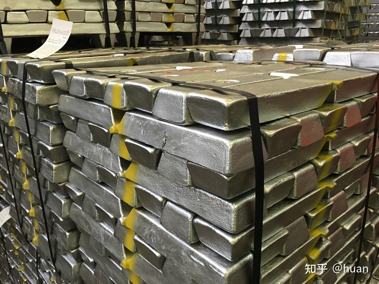 沪镍期货12月20日主力小幅下跌0.97% 收报122410.0元