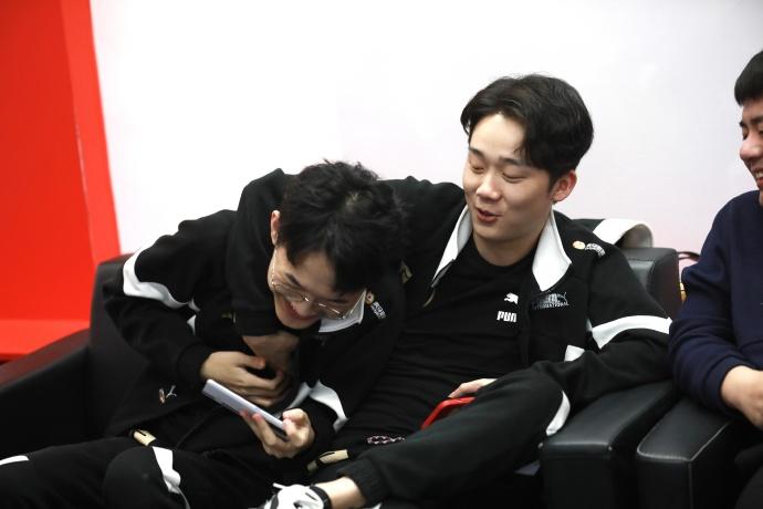 “追首恶”与“打帮凶”并举 证监会首次对配合造假方同步追责