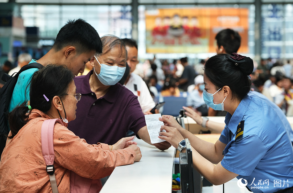 暑运收官 拱北口岸暑期迎客近2200万人次